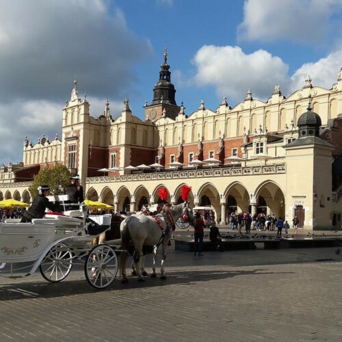 Jakie ciekawe festiwale i wydarzenia kulturalne odbywają się latem w Krakowie?