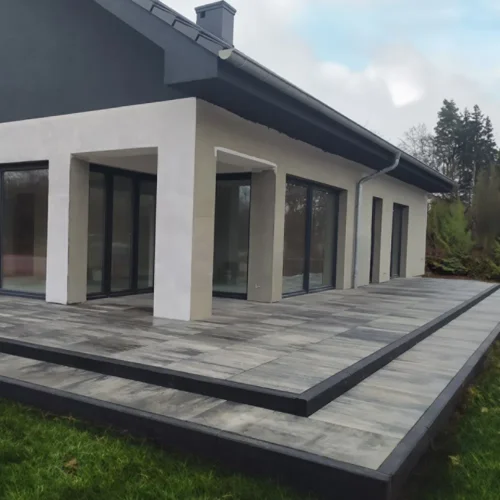 Płytki betonowe 120×60 – dlaczego to nowoczesny format do tarasów i przestrzeni zewnętrznych?